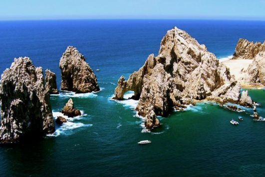 The Arch Tour on Glass Bottom Boat